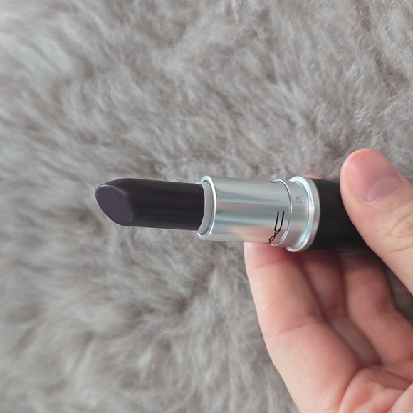 MAC Matte Lipstick Instigator A45- Discontinued - Picture 7 of 8